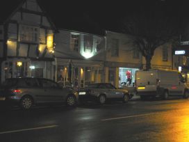 Garé devant un Pub anglais