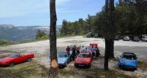Pic-nic de fortune a l&lsquo;arriere de nos autos..